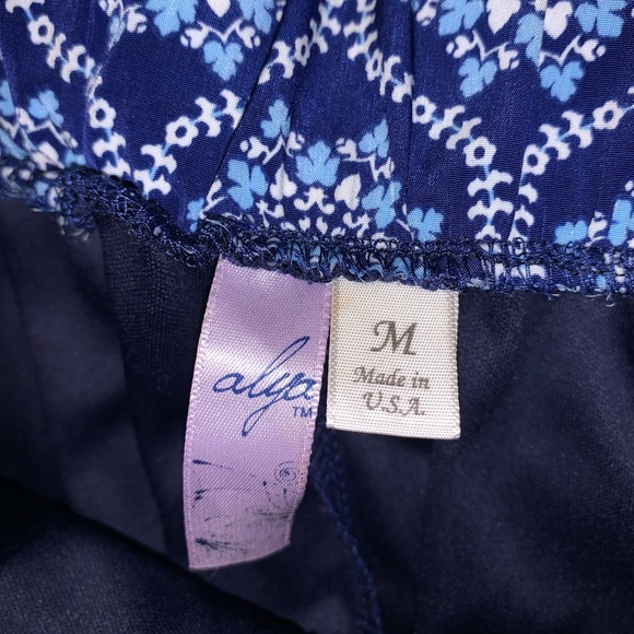 Alya Blue & White Design shorts size M - Picture 7 of 10